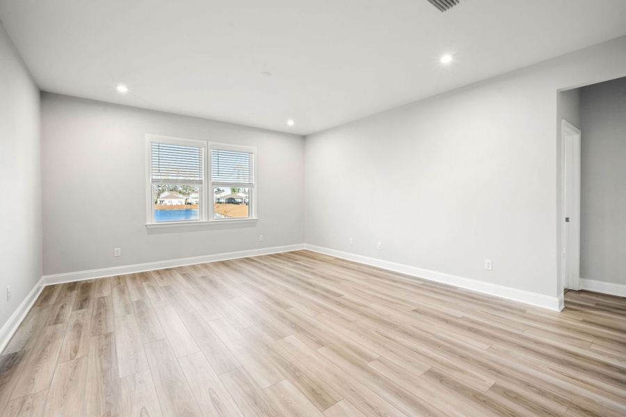Spacious, unfurnished interior of a new home in Salem Bay, Beaufort (Image 20).