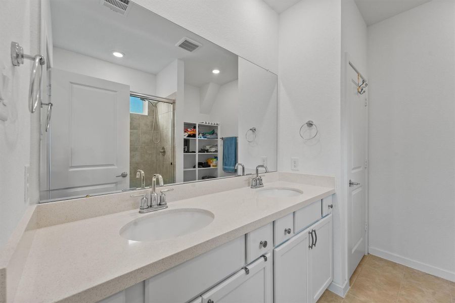 Image 6 of a home in Mason Woods 40s. Image 6 of a home in Mason Woods 40s.