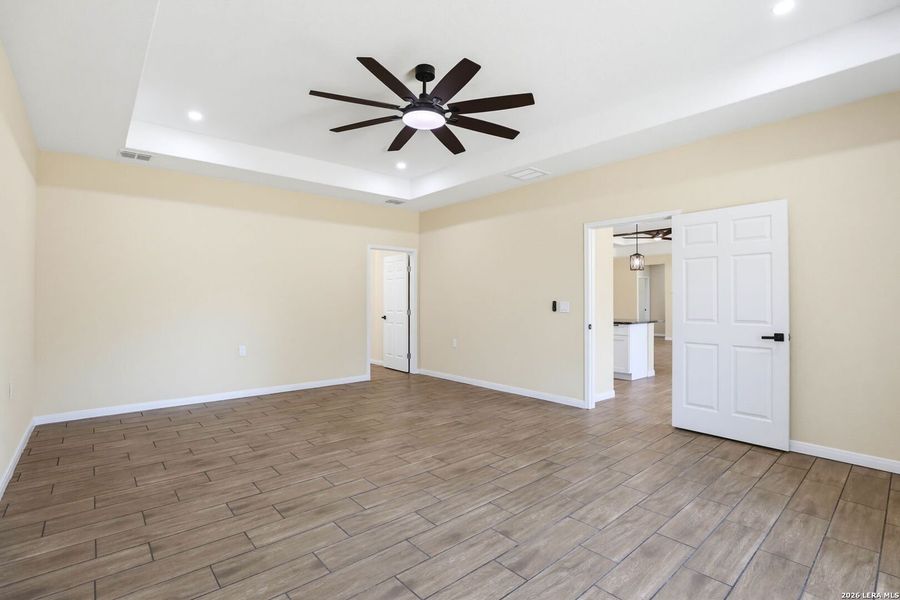 Spacious, unfurnished interior of a new home in , Poteet (Image 19).
