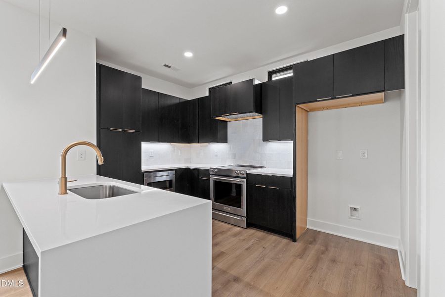 04-512 Gordon St, 305_0927