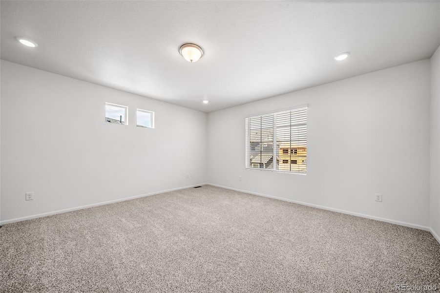Spacious, unfurnished interior of a new home in , Aurora (Image 21).