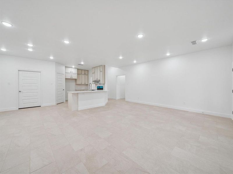 Spacious, unfurnished interior of a new home in , Mesquite (Image 17).