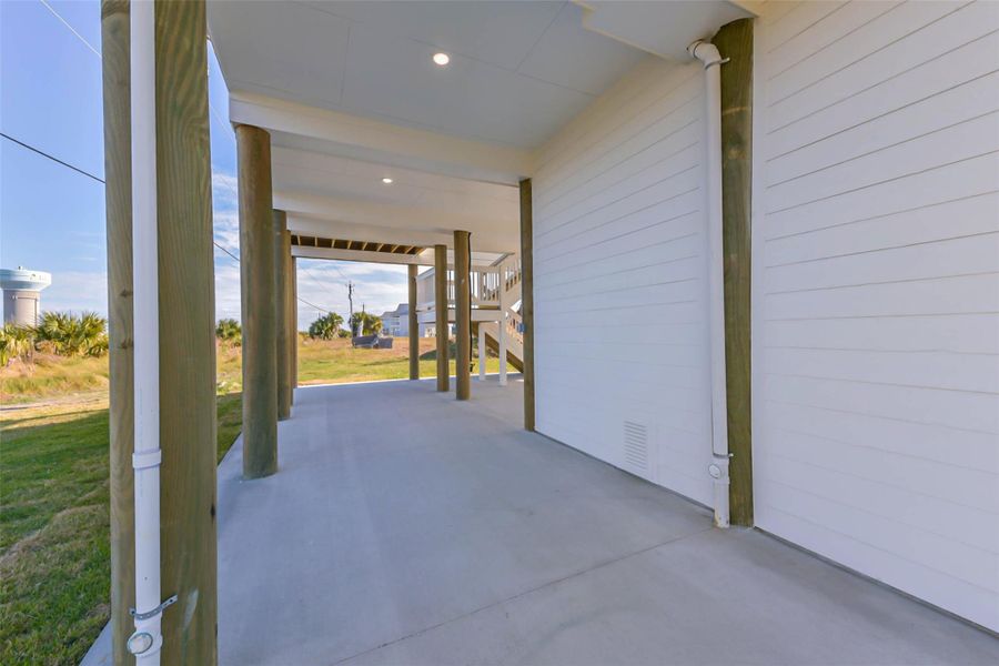 Exterior details and patio area of a home in , Galveston (Image 4).