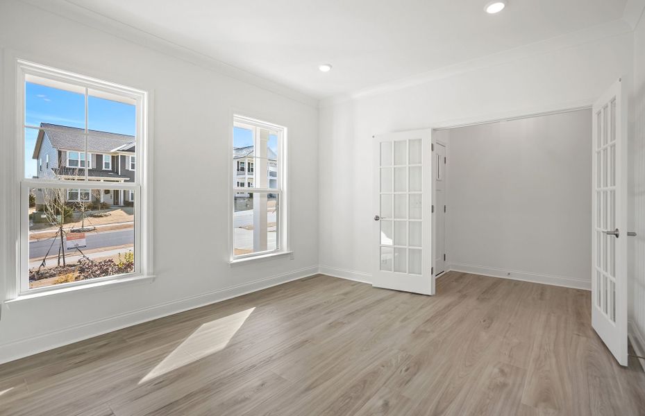 Spacious, unfurnished interior of a new home in Forest Creek, Waxhaw (Image 25).