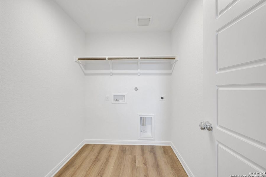 Spacious, unfurnished interior of a new home in Park Place, New Braunfels (Image 36). Spacious, unfurnished interior of a new home in Park Place, New Braunfels (Image 36).