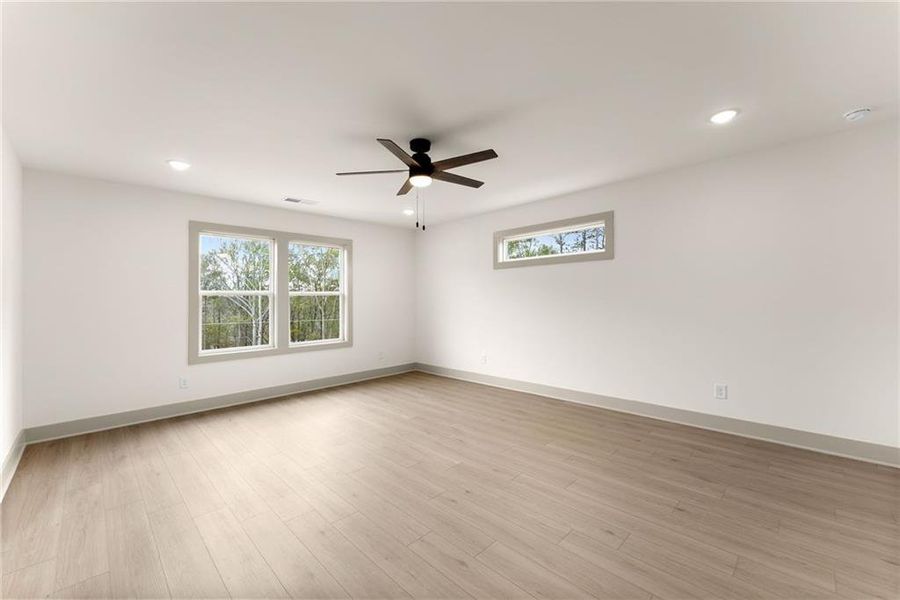 Spacious, unfurnished interior of a new home in , Jefferson (Image 33).