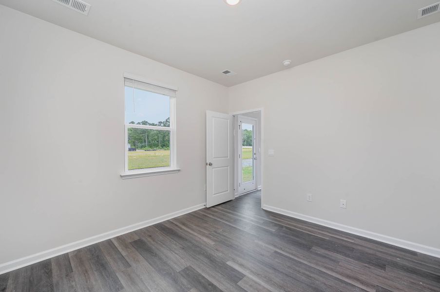 Representative unfurnished interior of a home built from the SULLIVAN by D.R. Horton in Summerville, Darlington (Image 16).
