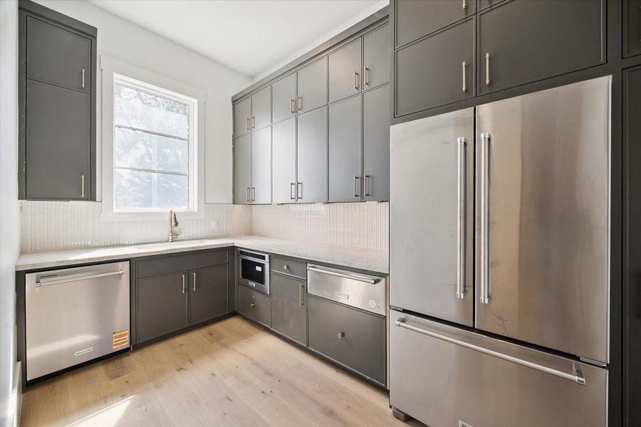 Secondary kitchen. Secondary kitchen.