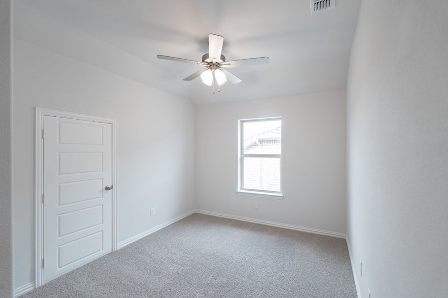 Spacious, unfurnished interior of a new home in Chalk Hill, Celina (Image 18).