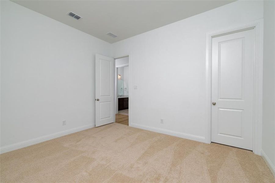 Spacious, unfurnished interior of a new home in , Haslet (Image 24).