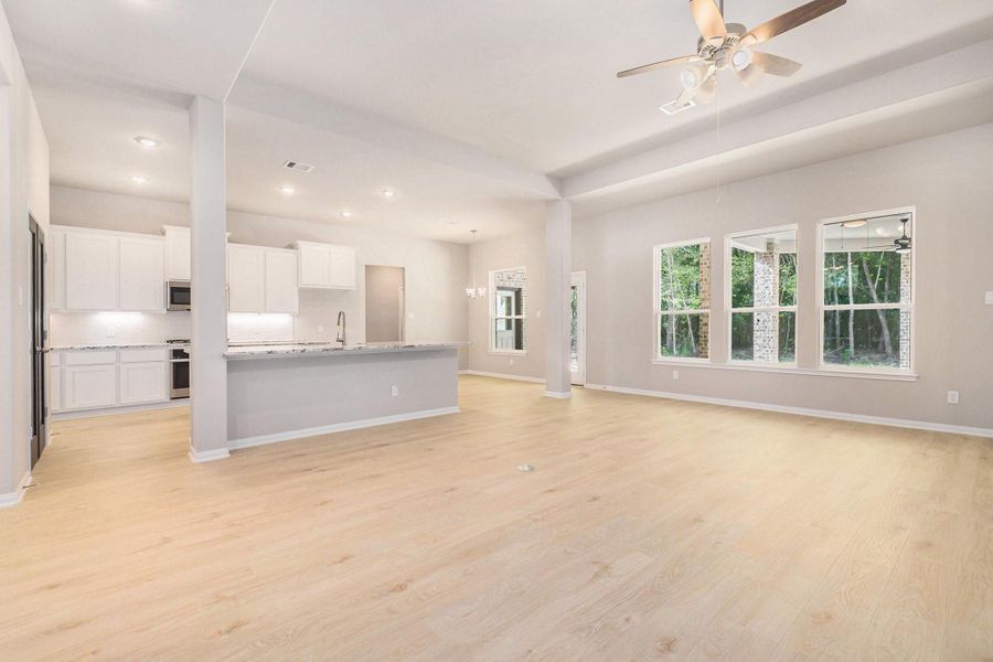 Spacious, unfurnished interior of a new home in , Bay City (Image 21).