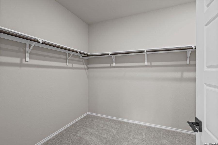 Spacious, unfurnished interior of a new home in Royal Crest, San Antonio (Image 31).