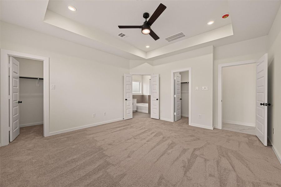 Spacious, unfurnished interior of a new home in Foxtail Palms, Manvel (Image 33). Spacious, unfurnished interior of a new home in Foxtail Palms, Manvel (Image 33).