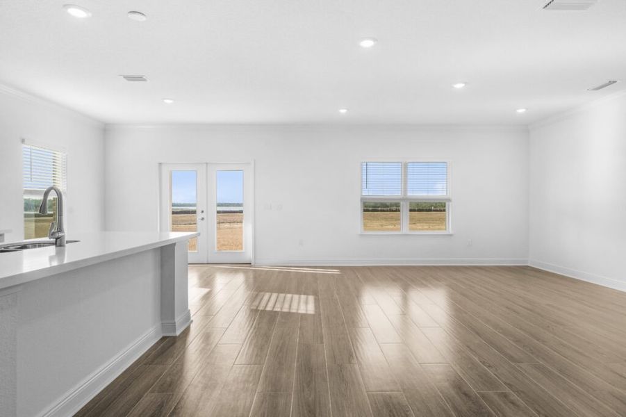 Spacious, unfurnished interior of a new home in Lake Merial, Panama City (Image 17).