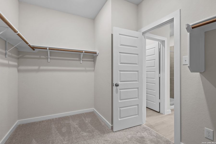 Spacious, unfurnished interior of a new home in Spring Creek, San Antonio (Image 22).