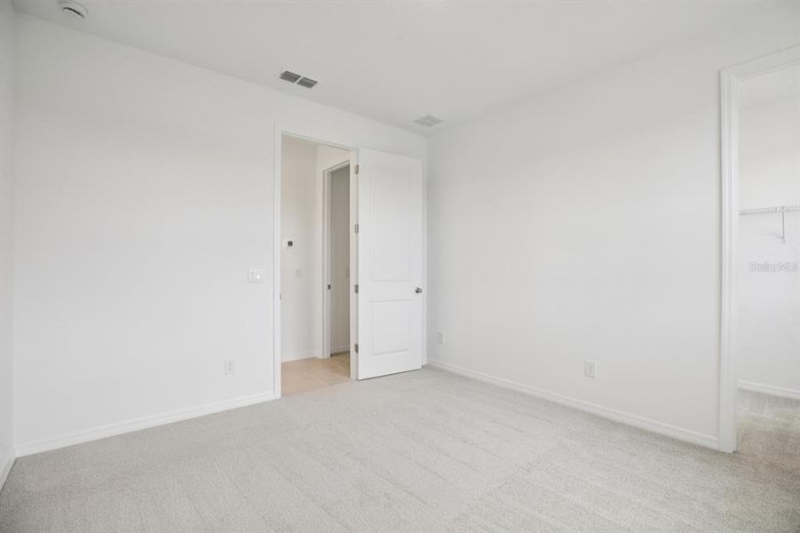 Spacious, unfurnished interior of a new home in , Winter Garden (Image 35).