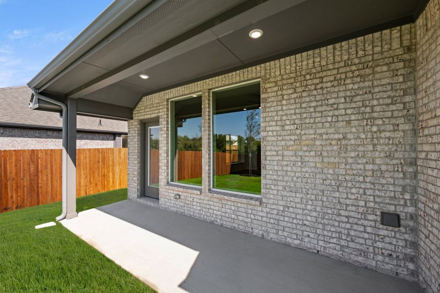 Exterior details and patio area of a home in Hunters Ridge, Crowley (Image 3).