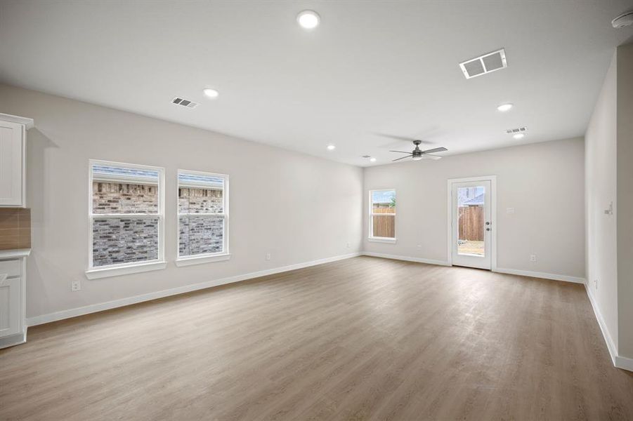 Spacious, unfurnished interior of a new home in Summerwood Estates, Red Oak (Image 10).