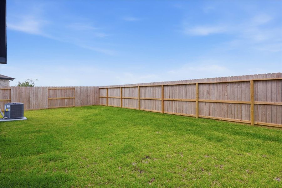 Exterior details and patio area of a home in Foxtail Palms, Manvel (Image 4).