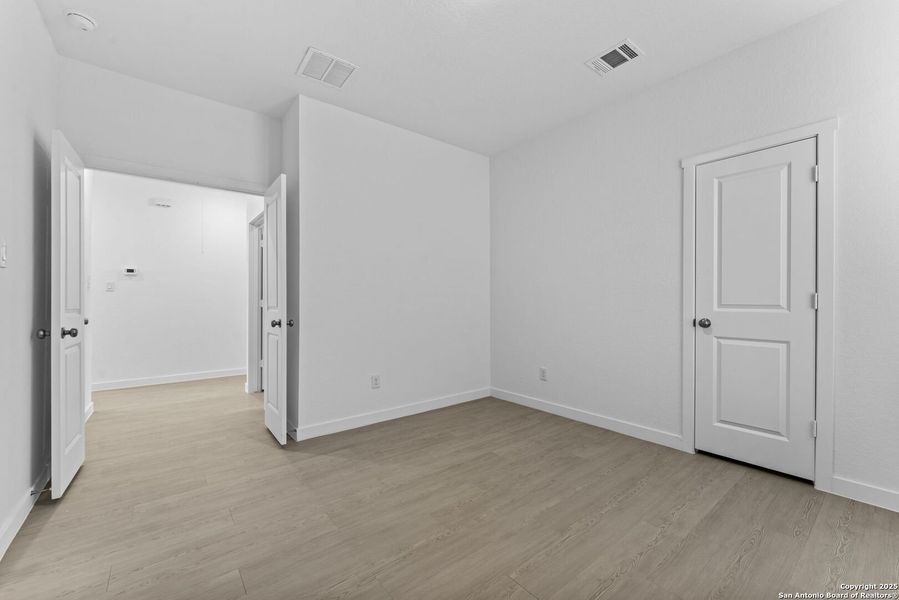 Spacious, unfurnished interior of a new home in , New Braunfels (Image 16).
