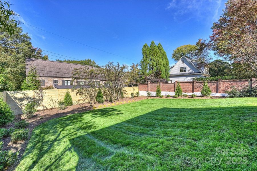 Natural landscape and outdoor views near in Charlotte (Image 39). Natural landscape and outdoor views near in Charlotte (Image 39).