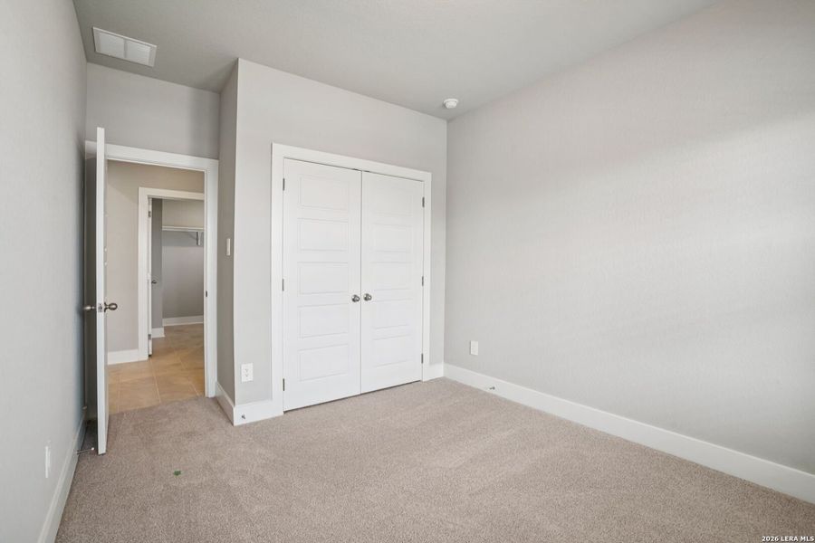 Spacious, unfurnished interior of a new home in Lark Canyon, New Braunfels (Image 19).