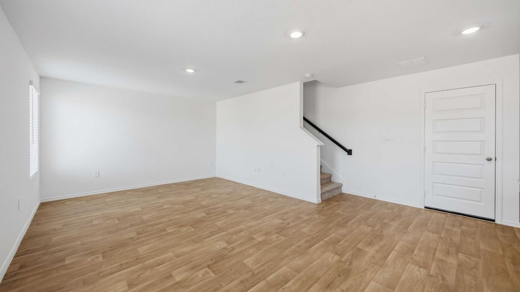 Spacious, unfurnished interior of a new home in Legacy Village, Houston (Image 6).