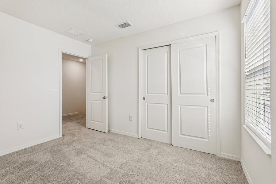 Spacious, unfurnished interior of a new home in Reserve at Forest Lake Townhomes, Lake Wales (Image 17).