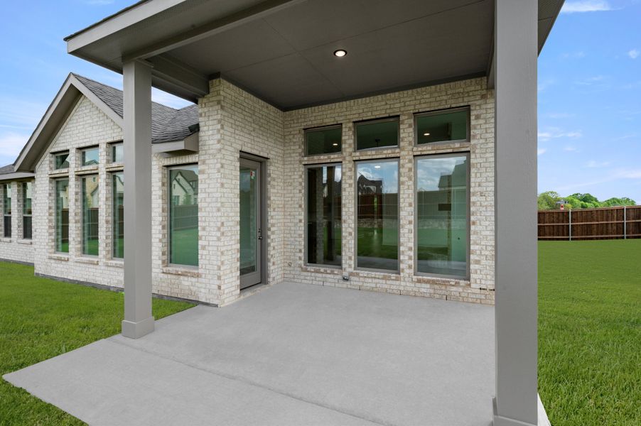 Exterior details and patio area of a home in Redden Farms, Midlothian (Image 4).