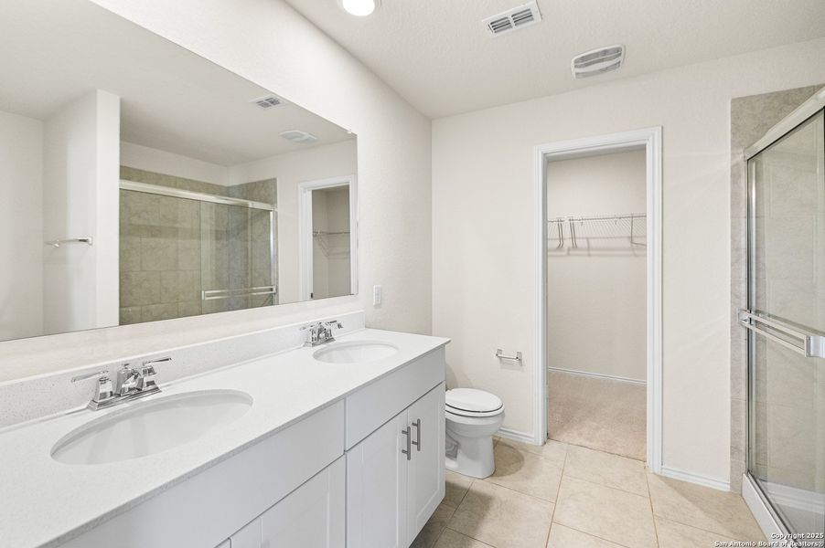 Furnished interior view inside a new home in Cinco Lakes, San Antonio (Image 8). Furnished interior view inside a new home in Cinco Lakes, San Antonio (Image 8).