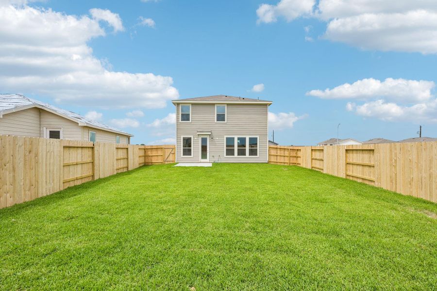 Come explore this expansive backyard! There's ample space for kids to play and adults to unwind. Come explore this expansive backyard! There's ample space for kids to play and adults to unwind.