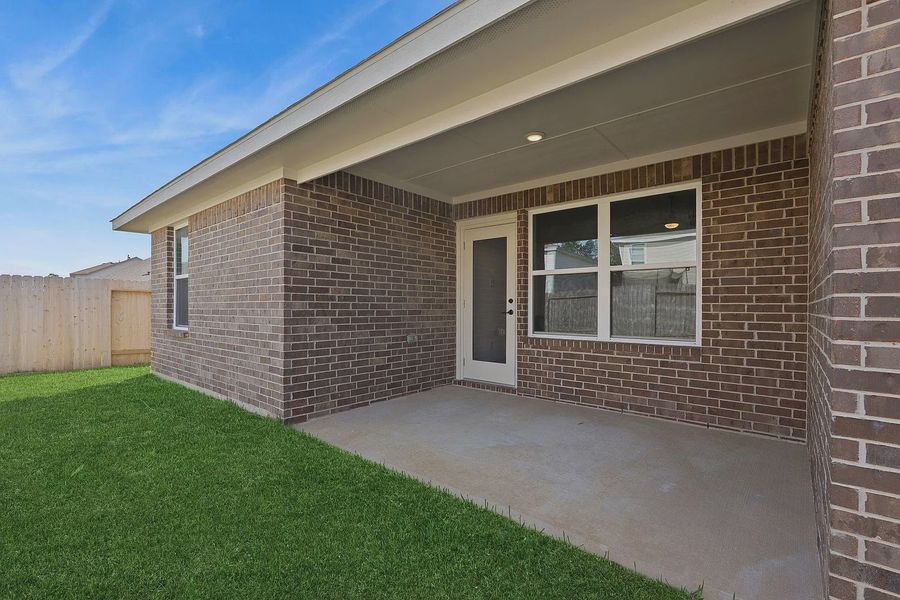 Exterior details and patio area of a home in Grand Oaks Reserve, Cleveland (Image 4).