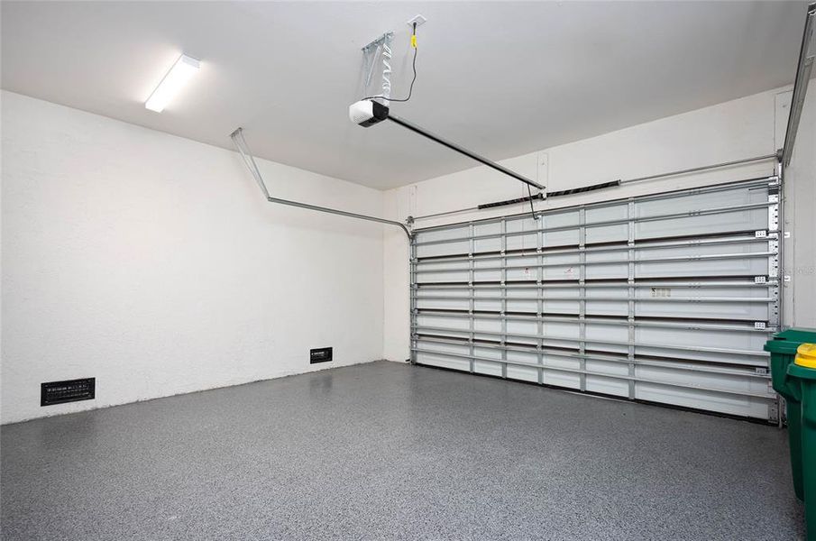 Spacious, unfurnished interior of a new home in , Rotonda West (Image 41).