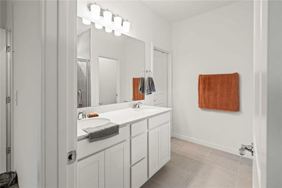 Furnished interior view inside a new home in Evergreen, Thonotosassa (Image 15).