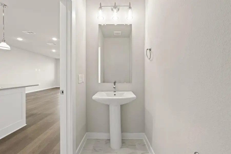 4606 White Buffalo_2220_Aspen- Half Bath-1