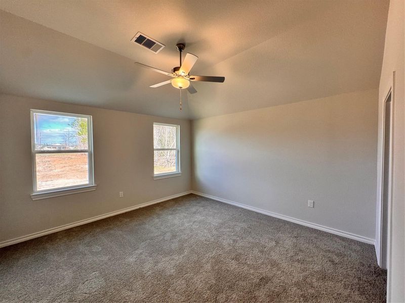 Spacious, unfurnished interior of a new home in Santa Fe, Cleveland (Image 11).