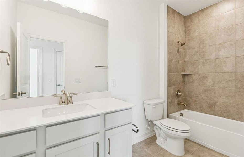 Spacious secondary bathroom