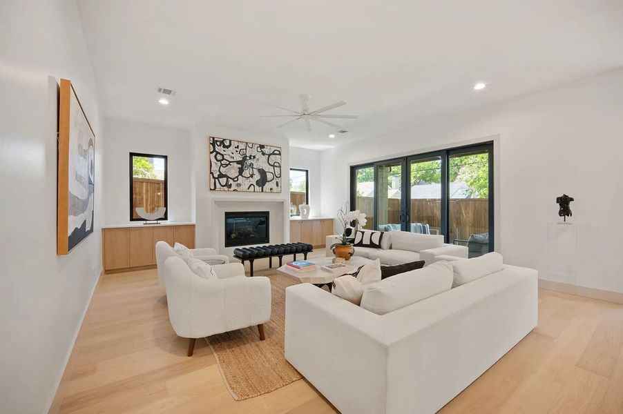 Furnished interior view inside a new home in , Dallas (Image 12).
