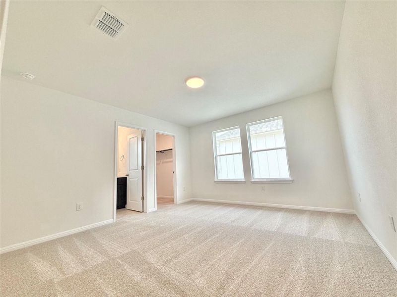 Spacious, unfurnished interior of a new home in Porter Country, Buda (Image 16).