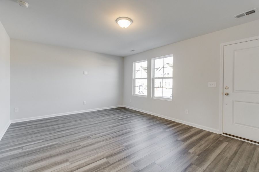 Spacious, unfurnished interior of a new home in Astoria, Columbia (Image 15).