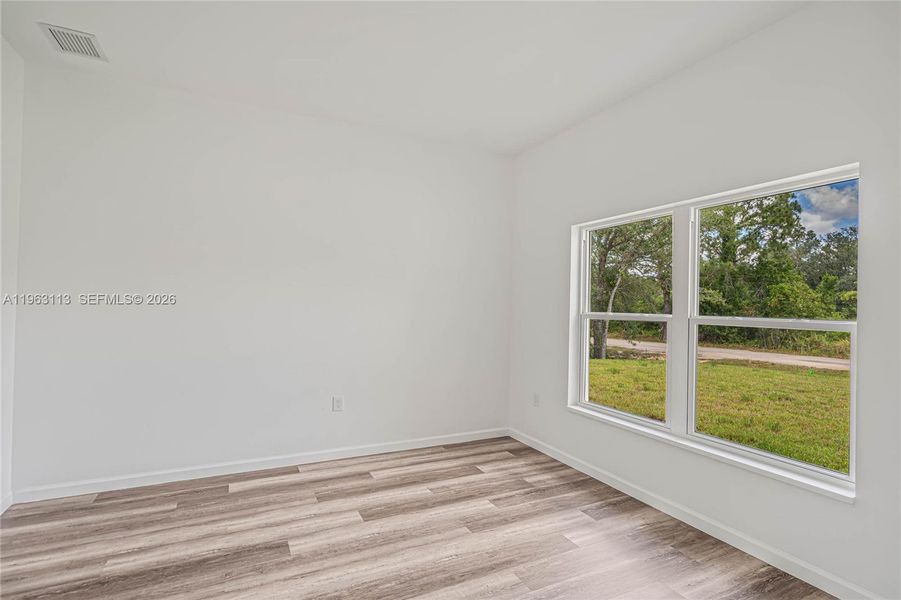 Spacious, unfurnished interior of a new home in , Sebring (Image 20).