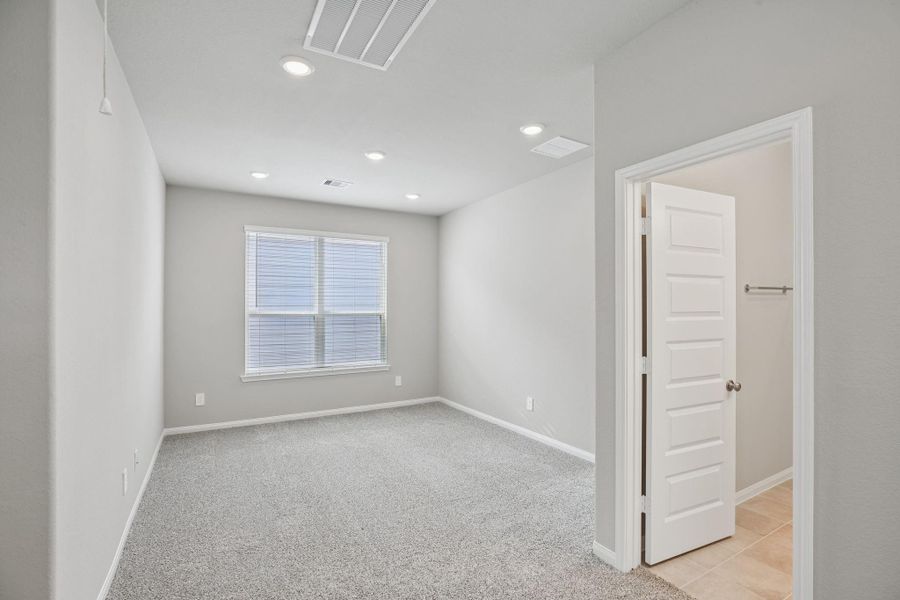 Spacious, unfurnished interior of a new home in Kemah Crossing - Luxe Series, Kemah (Image 16). Spacious, unfurnished interior of a new home in Kemah Crossing - Luxe Series, Kemah (Image 16).