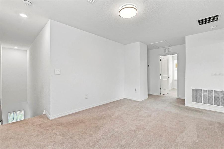 Spacious, unfurnished interior of a new home in Aurora at Lakewood Ranch, Bradenton (Image 23). Spacious, unfurnished interior of a new home in Aurora at Lakewood Ranch, Bradenton (Image 23).