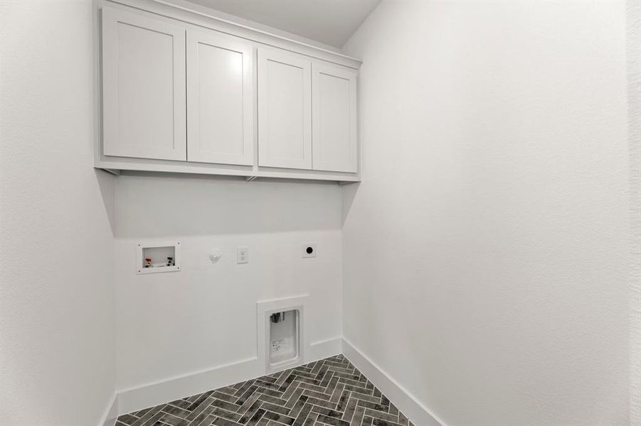 Spacious, unfurnished interior of a new home in Valencia on The Lake, Little Elm (Image 24).