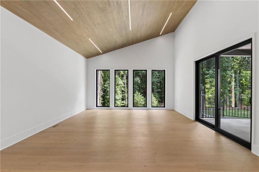 Spacious, unfurnished interior of a new home in , Sandy Springs (Image 22).