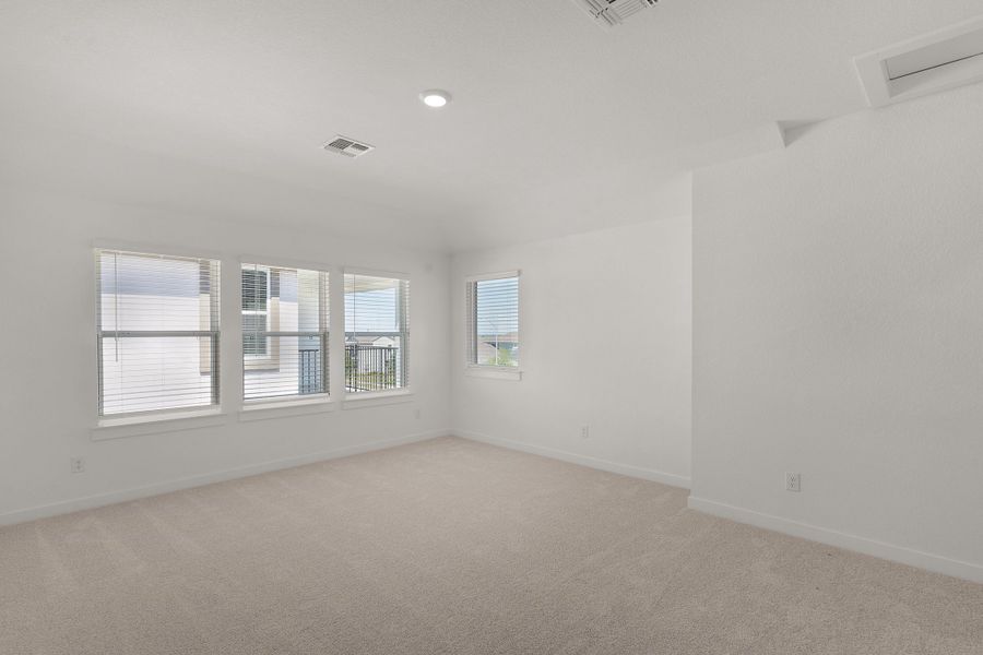 Spacious, unfurnished interior of a new home in Highland Village, Georgetown (Image 10).