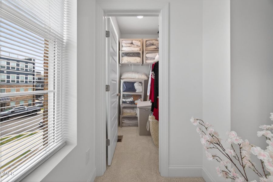 023-property-primary-closet