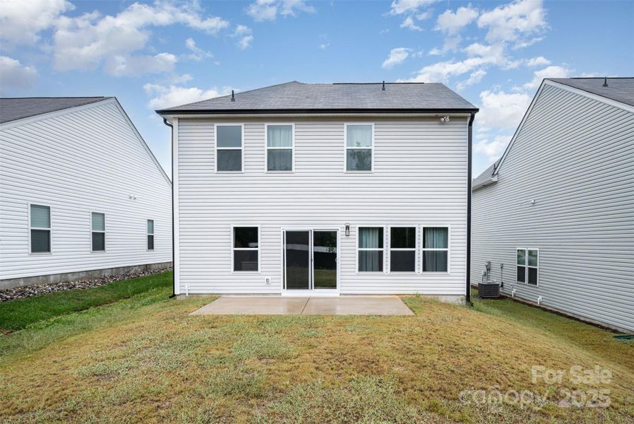 Exterior details and patio area of a home in , Peachland (Image 2).