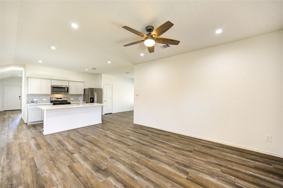 Spacious, unfurnished interior of a new home in Breckenridge Forest, Spring (Image 17).