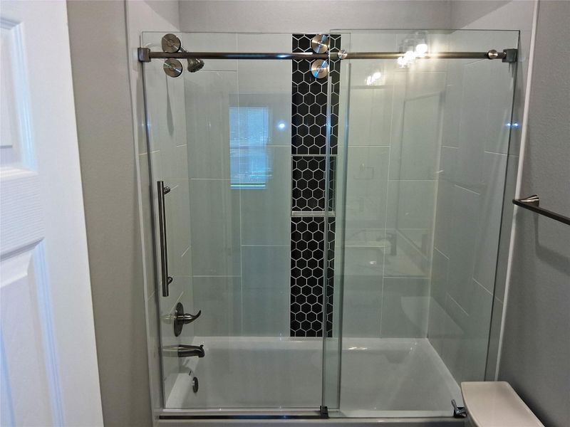 Full bathroom on the 3rd bedroom Full bathroom on the 3rd bedroom